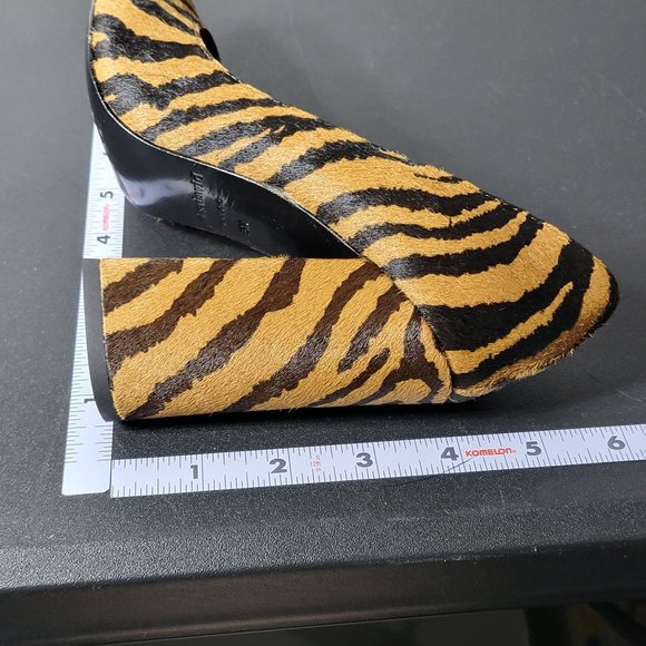 New in Box Charles David Women's Medal Animal Print Block High Heel Pump Size 5 - Picture 7 of 14